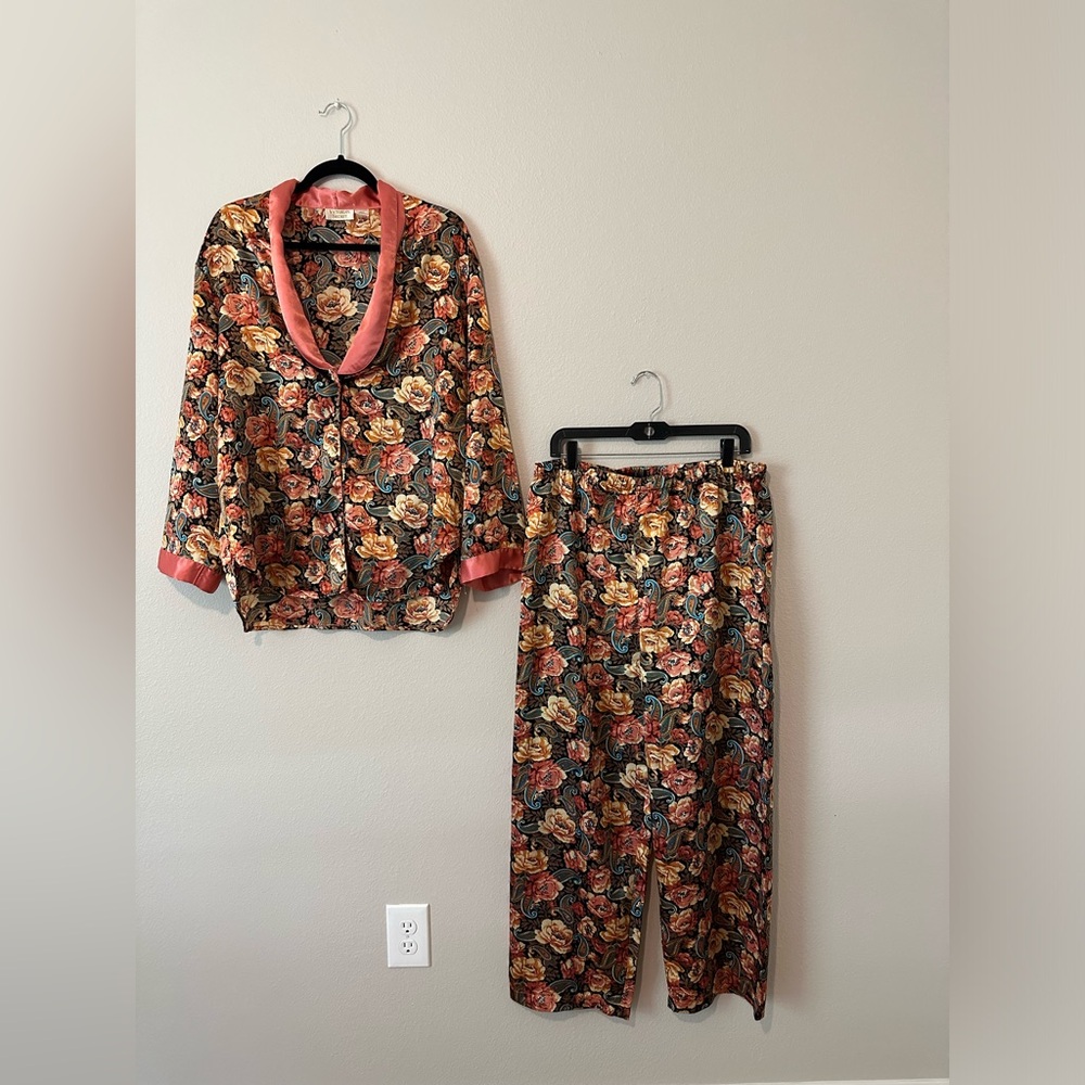 Vintage Victoria’s Secret Floral Paisley Satin 2 Piece Pajama Set Gold Label